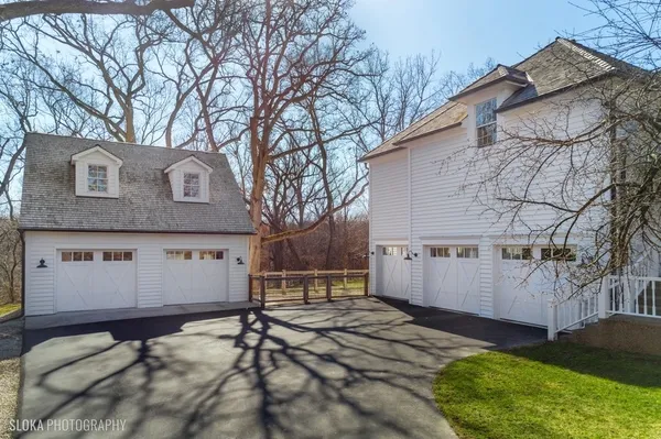 $1,995,000 | 383 West County Line Road, Barrington Hills, IL 60010