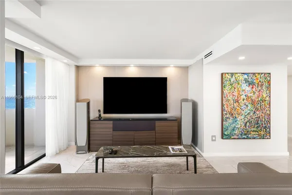 $10,900 | 5757 Collins Avenue, Unit 1006, Miami Beach, FL 33140