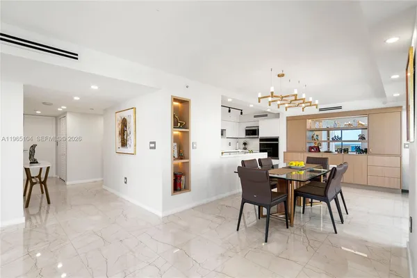 $10,900 | 5757 Collins Avenue, Unit 1006, Miami Beach, FL 33140