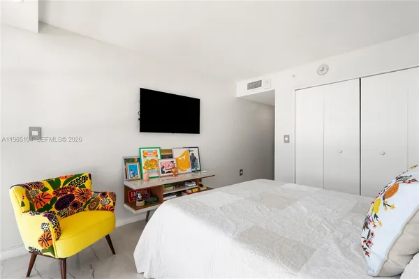 $10,900 | 5757 Collins Avenue, Unit 1006, Miami Beach, FL 33140