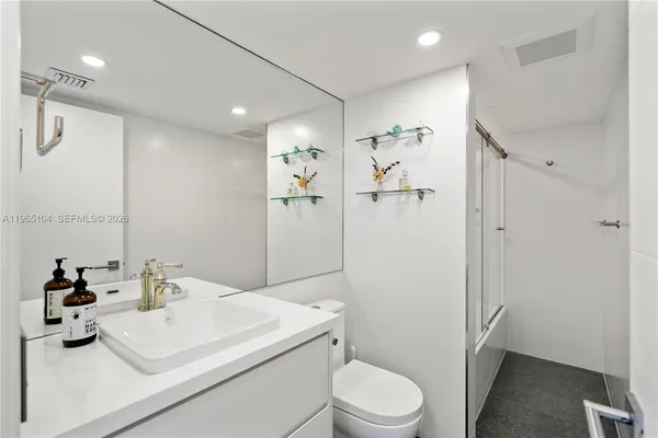 $10,900 | 5757 Collins Avenue, Unit 1006, Miami Beach, FL 33140