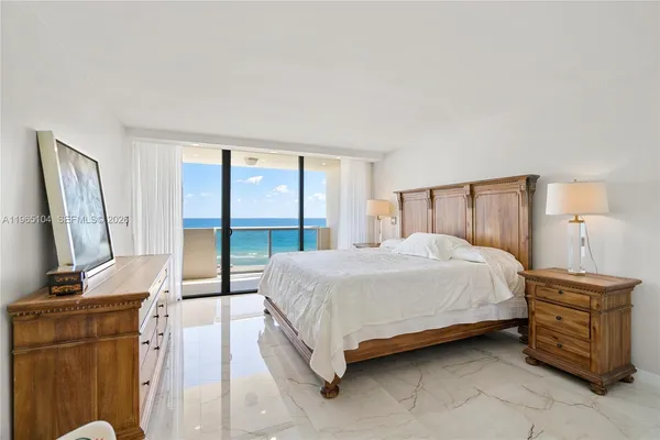 $10,900 | 5757 Collins Avenue, Unit 1006, Miami Beach, FL 33140