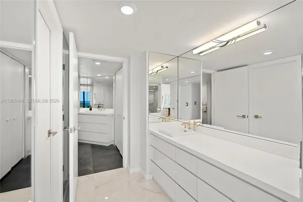 $10,900 | 5757 Collins Avenue, Unit 1006, Miami Beach, FL 33140