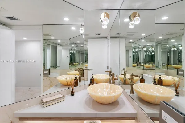 $10,900 | 5757 Collins Avenue, Unit 1006, Miami Beach, FL 33140