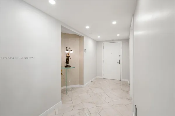 $10,900 | 5757 Collins Avenue, Unit 1006, Miami Beach, FL 33140