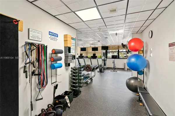 $10,900 | 5757 Collins Avenue, Unit 1006, Miami Beach, FL 33140