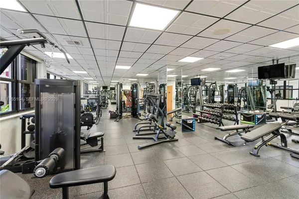 $10,900 | 5757 Collins Avenue, Unit 1006, Miami Beach, FL 33140