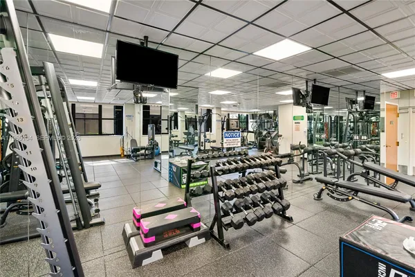 $10,900 | 5757 Collins Avenue, Unit 1006, Miami Beach, FL 33140