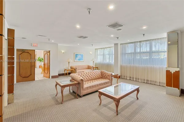 $10,900 | 5757 Collins Avenue, Unit 1006, Miami Beach, FL 33140