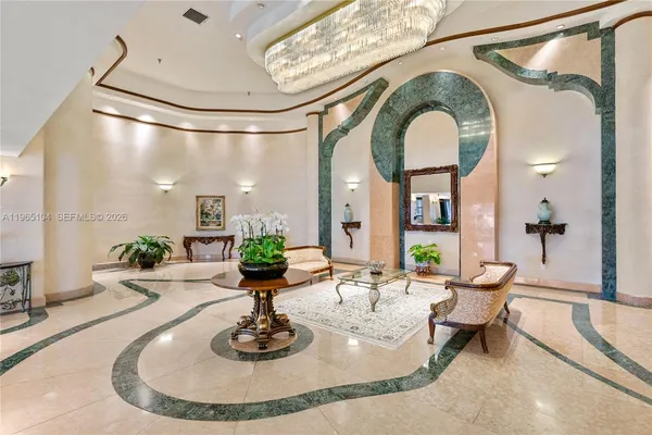 $10,900 | 5757 Collins Avenue, Unit 1006, Miami Beach, FL 33140