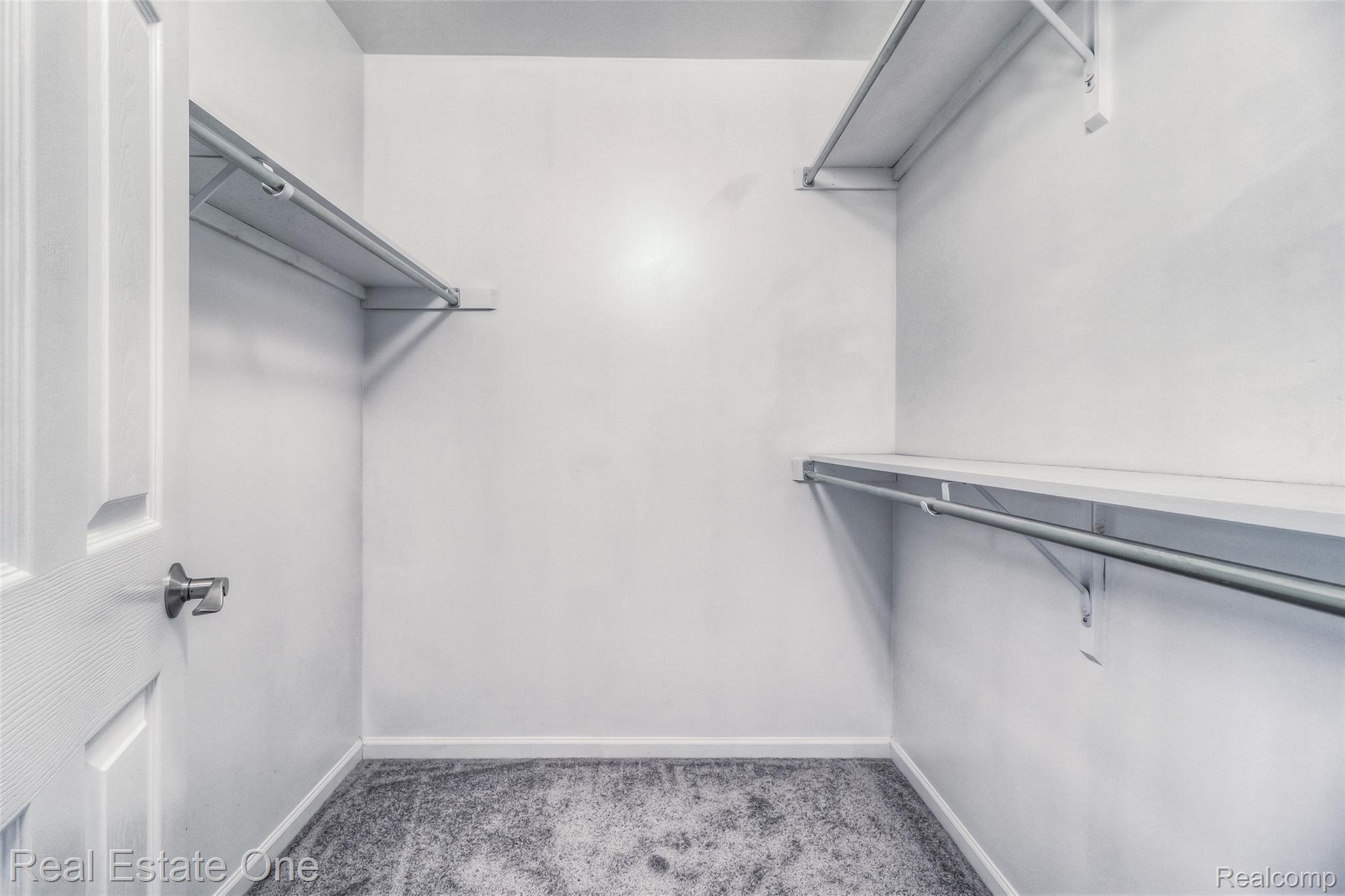 2703 Oak View Court Rochester, MI 48307 - Photo 30 of 53 2703 Oak View LRT 2019-42.JPG