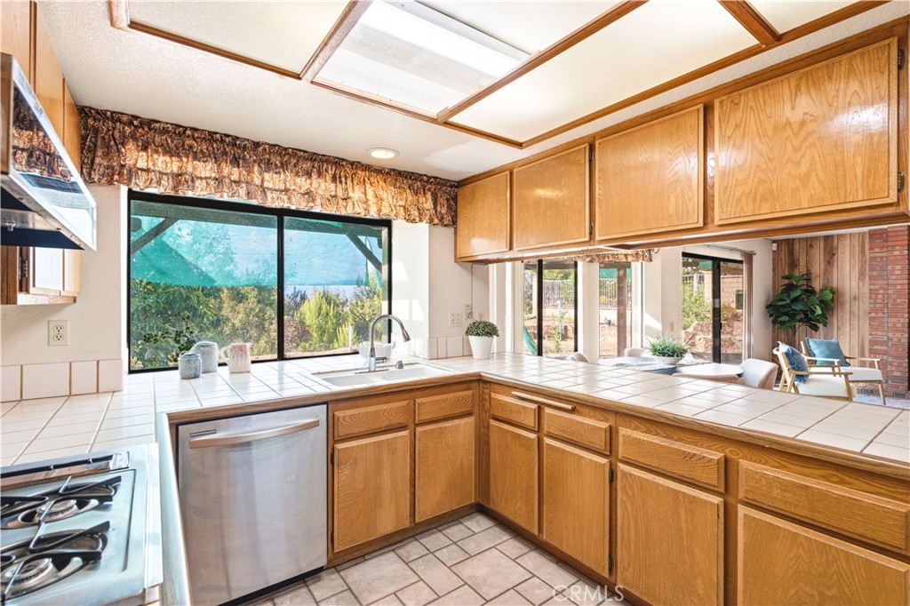3581 Hawkwood Road Diamond Bar, CA 91765 - Photo 7 of 41 Spacious Kitchen