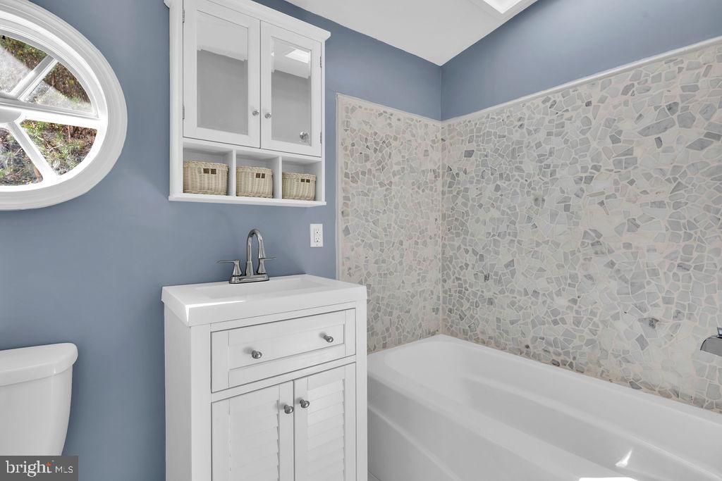 496 Frenchman Pond Road Fort Valley, VA 22652 - Photo 21 of 77 Full bath on main level