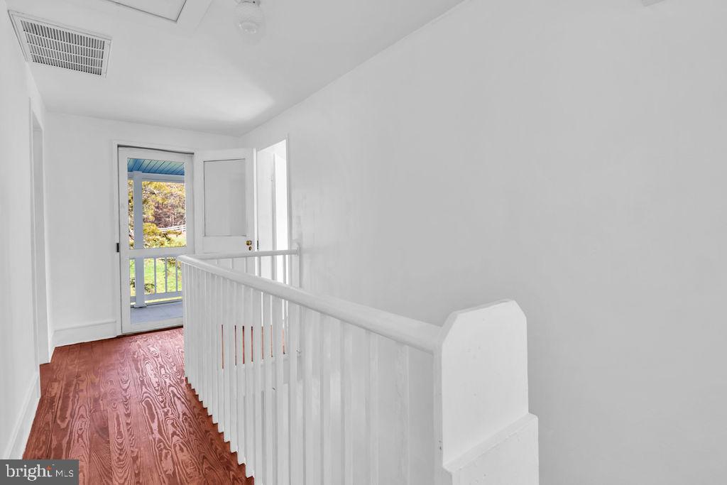 496 Frenchman Pond Road Fort Valley, VA 22652 - Photo 26 of 77 Center hallway upstairs