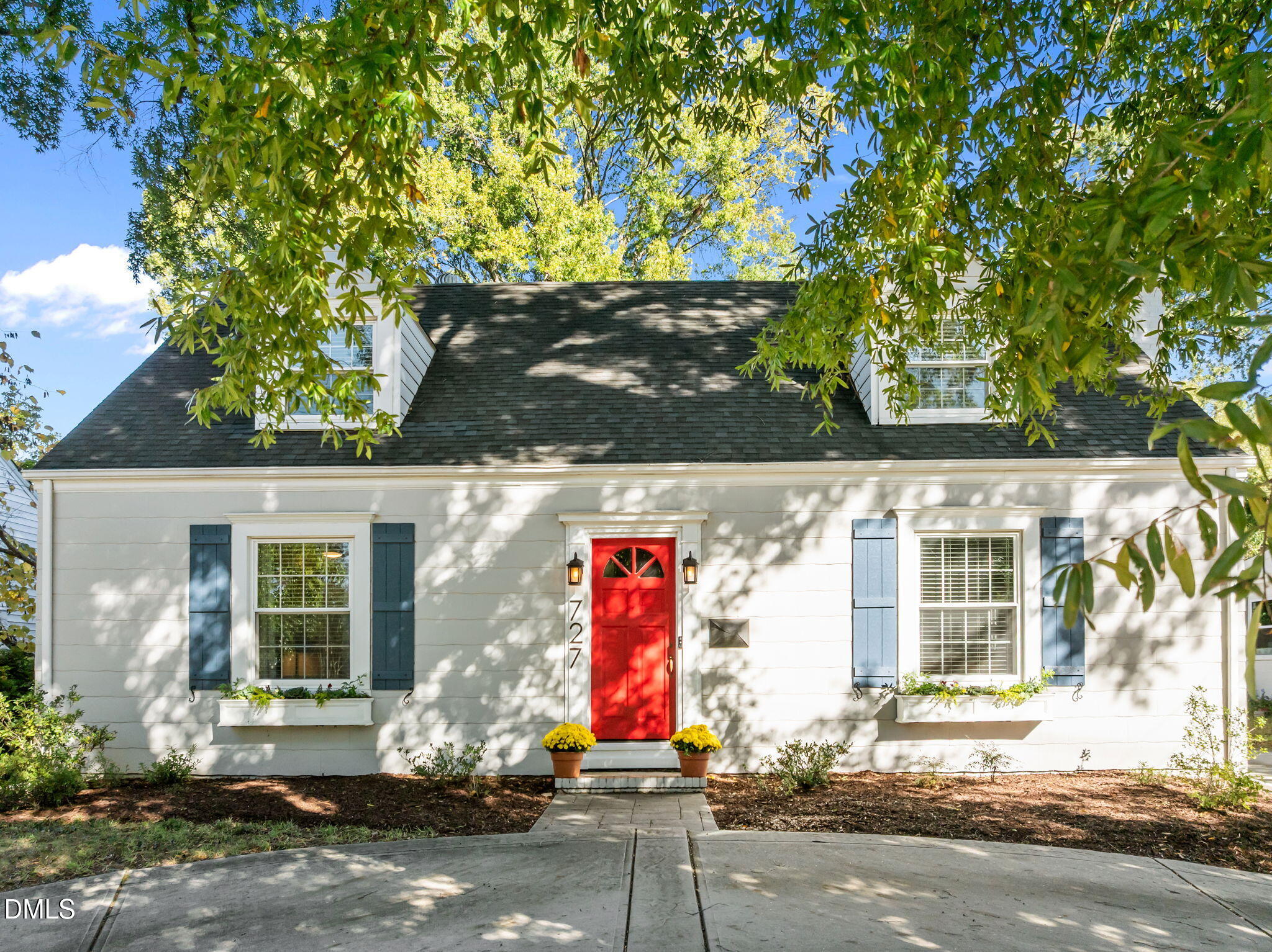 727 East Whitaker Mill Road Raleigh, NC 27608 - Photo 4 of 65 Front View
