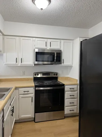 $1,025 | 812 Jefferson Avenue, Unit D, Cleveland, TX 77327