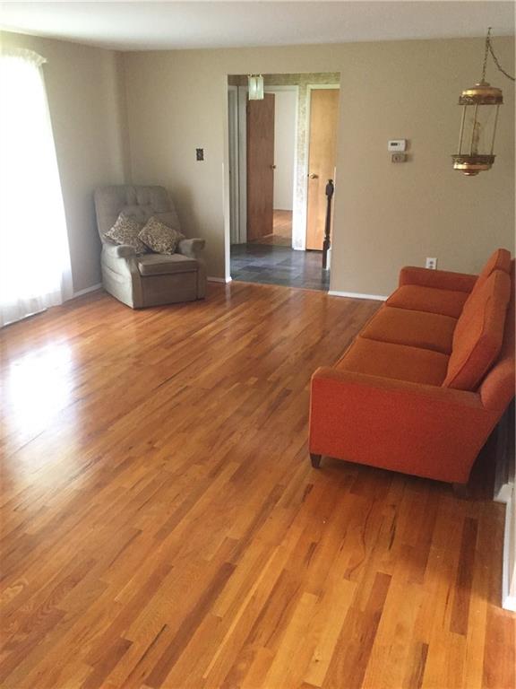 1228 Rolling Meadow Road Pittsburgh, PA 15241 - Photo 5 of 25 Living Room view