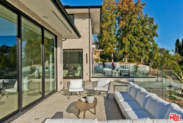 $30,000 | 16879 Mooncrest Drive, Encino, CA 91436