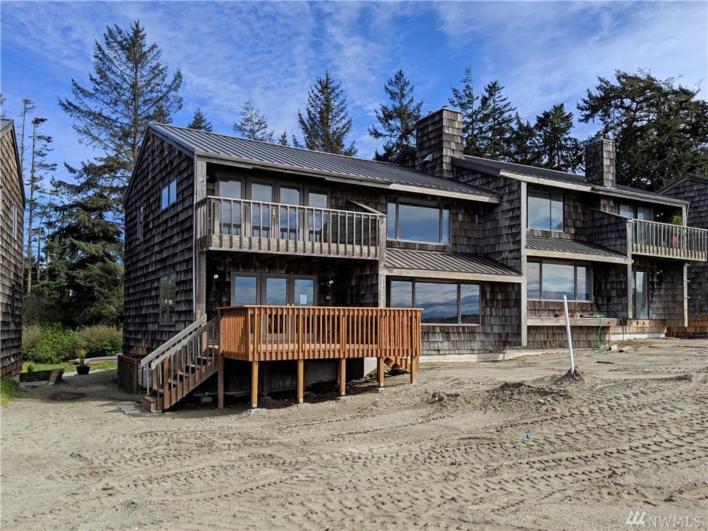 2285 West Beach Road, Unit D Oak Harbor, WA 98277 - Photo 2 of 25 Gallery Image 2