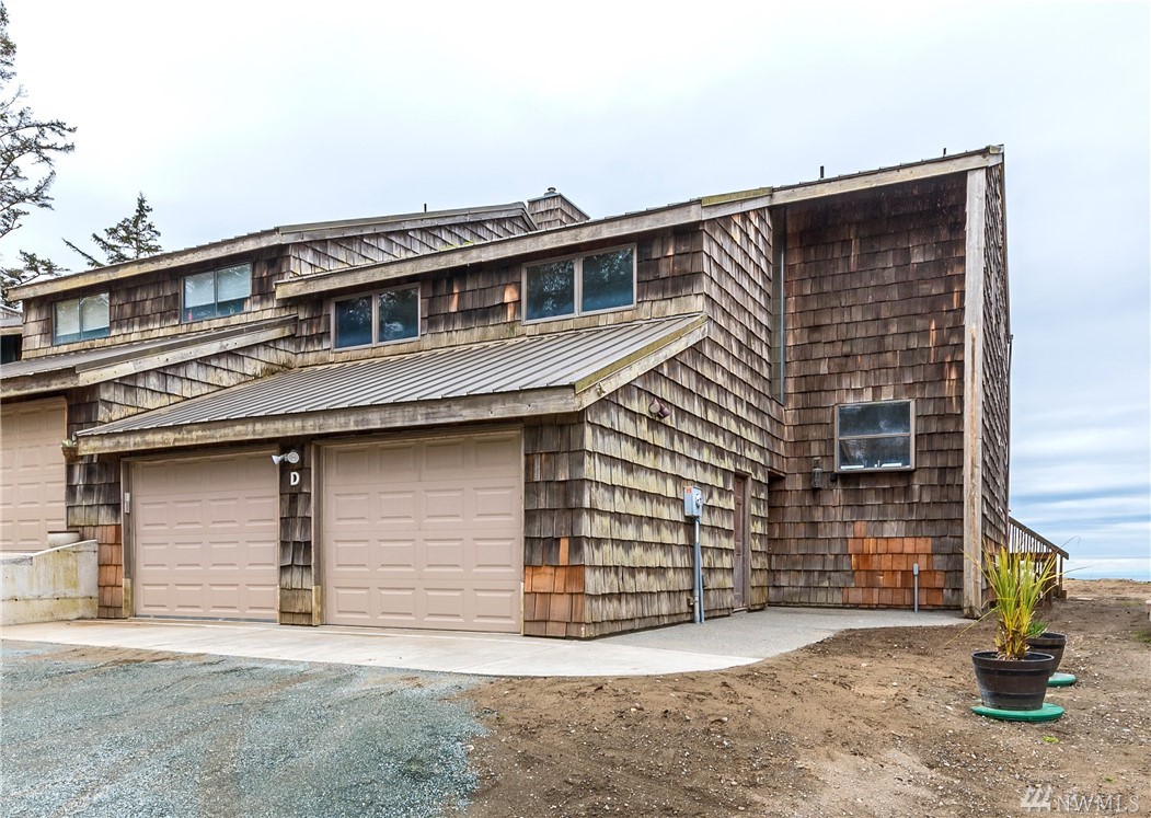2285 West Beach Road, Unit D Oak Harbor, WA 98277 - Photo 3 of 25 Gallery Image 3