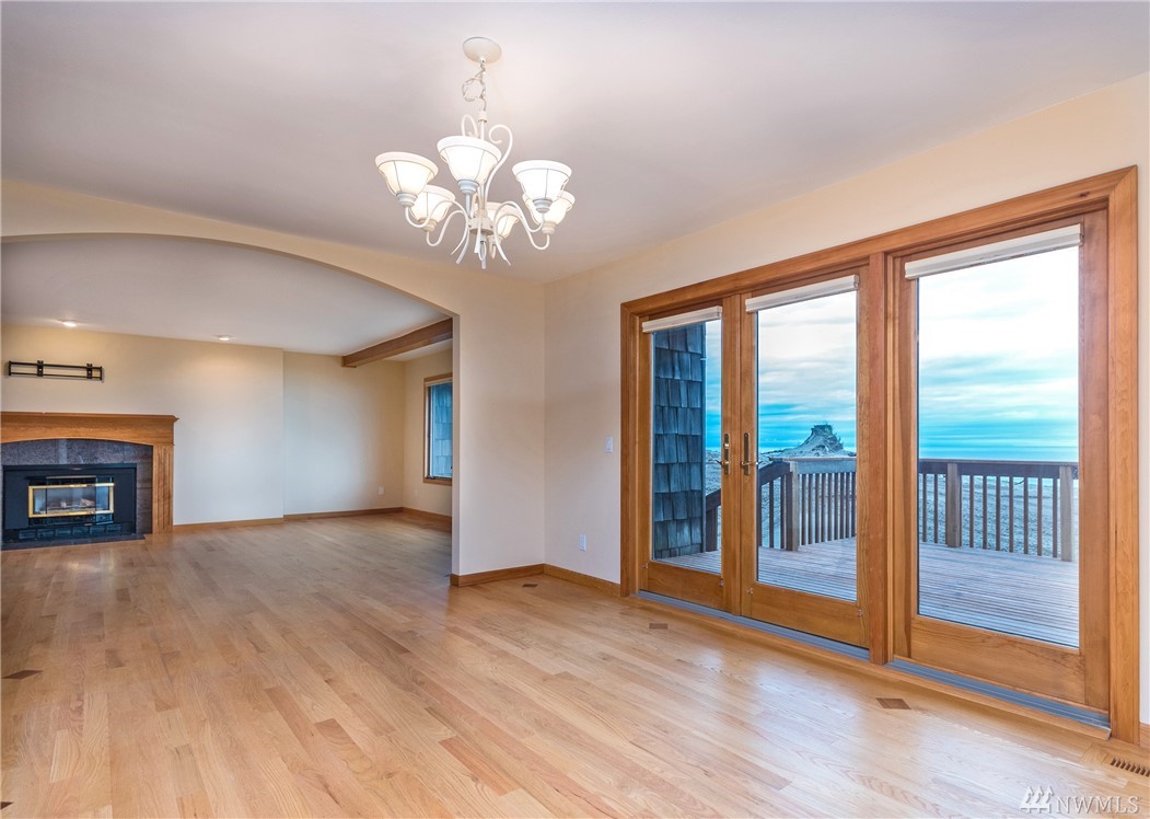 2285 West Beach Road, Unit D Oak Harbor, WA 98277 - Photo 4 of 25 Gallery Image 4