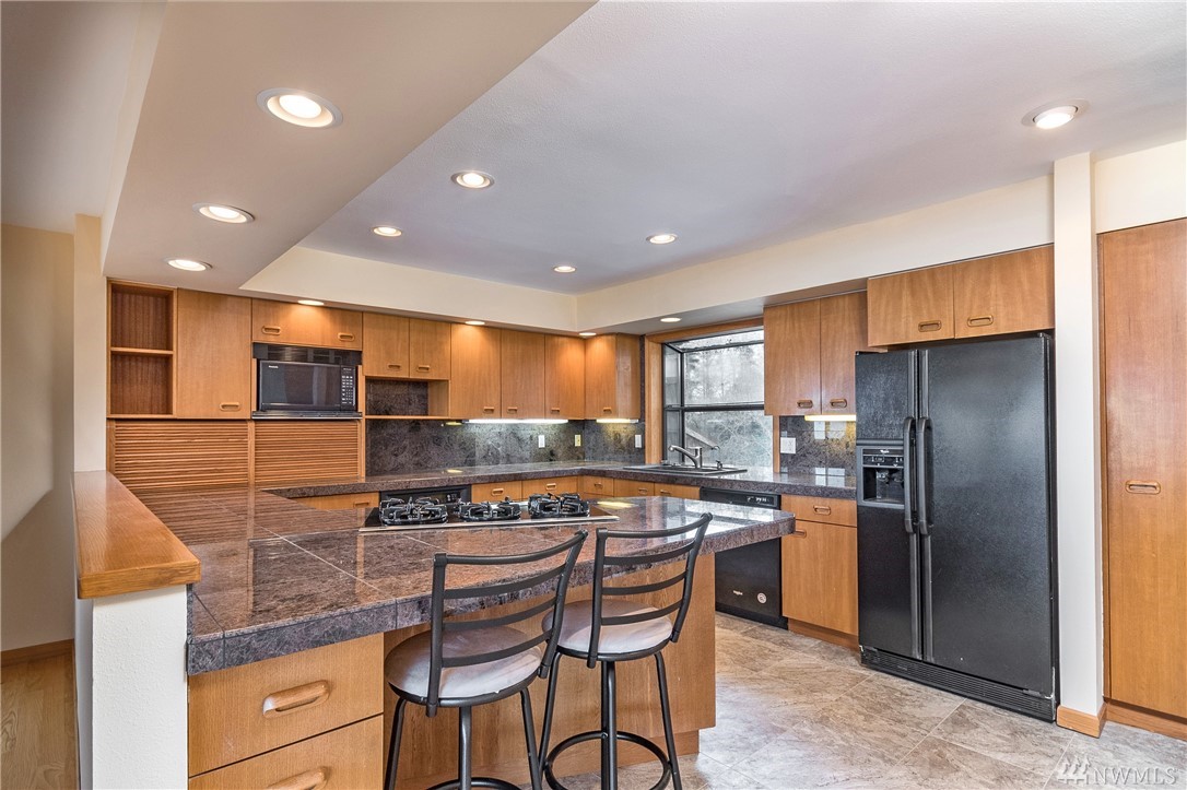 2285 West Beach Road, Unit D Oak Harbor, WA 98277 - Photo 9 of 25 Gallery Image 9