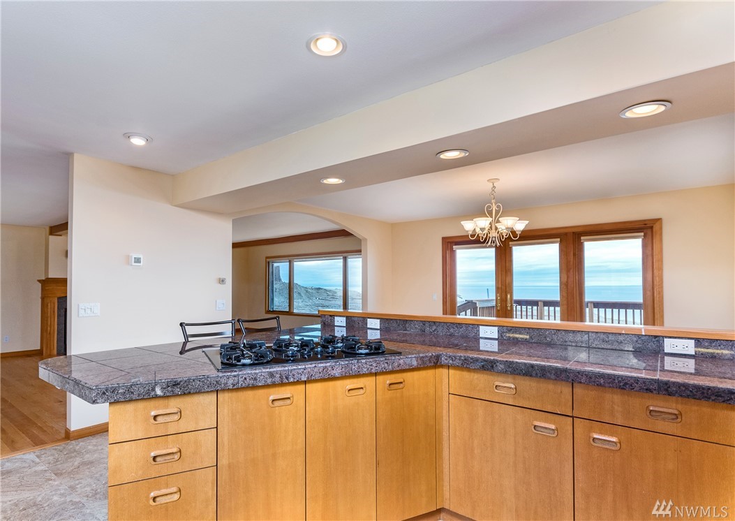 2285 West Beach Road, Unit D Oak Harbor, WA 98277 - Photo 10 of 25 Gallery Image 10