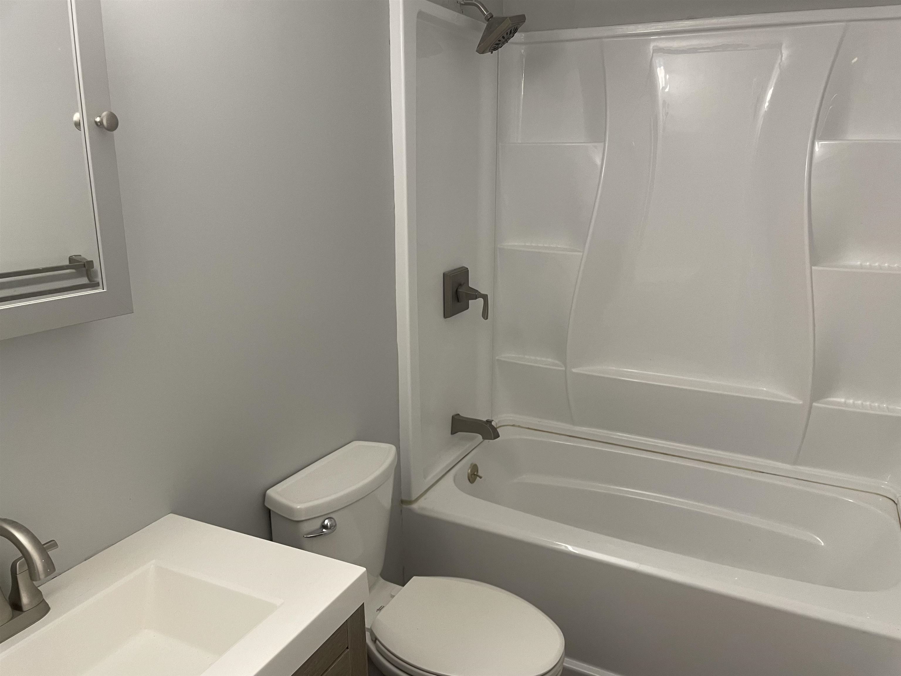 121 English Village Road, Unit 204 Manchester, NH 03102 - Photo 18 of 18