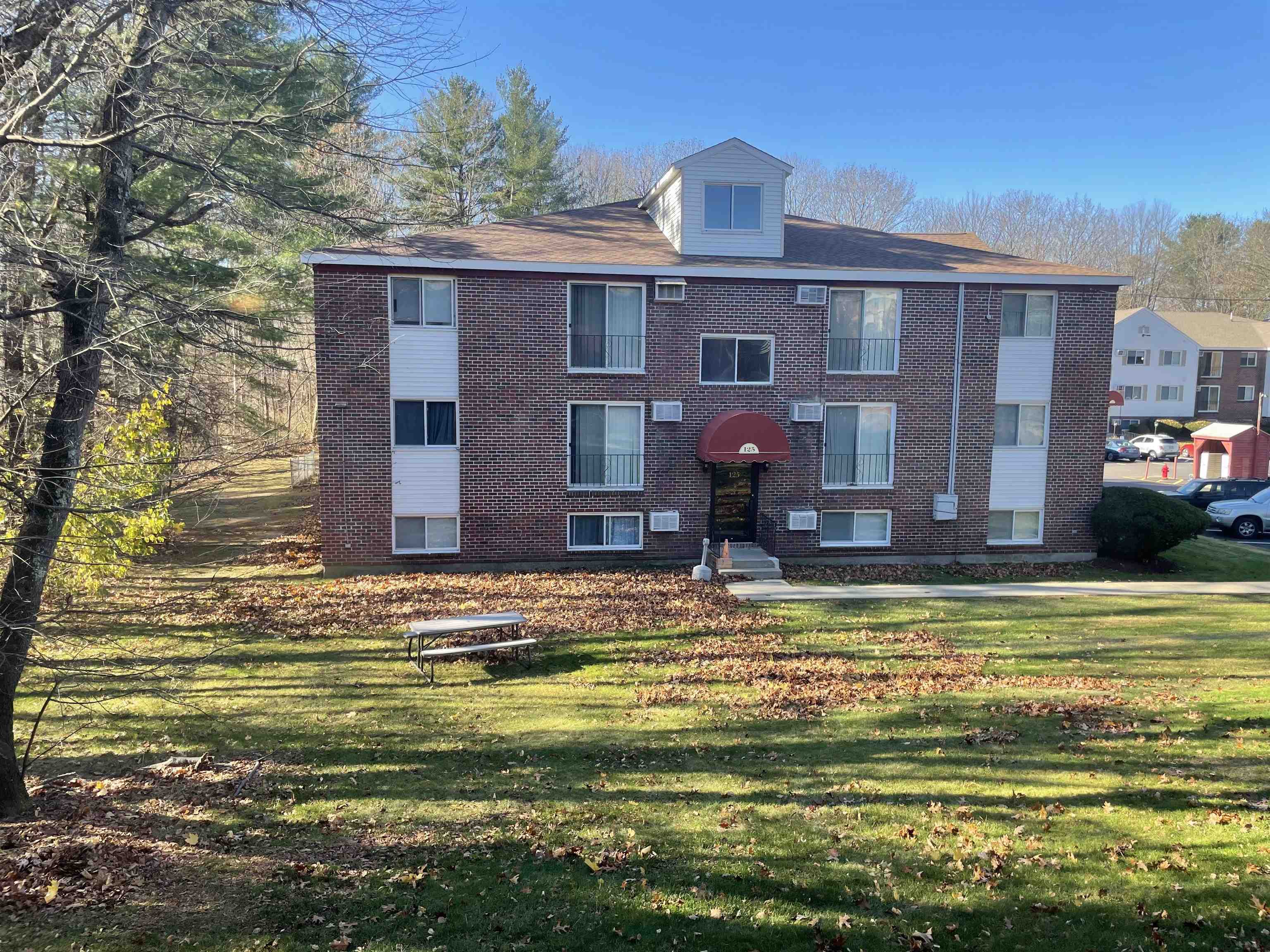 121 English Village Road, Unit 204 Manchester, NH 03102 - Photo 2 of 18