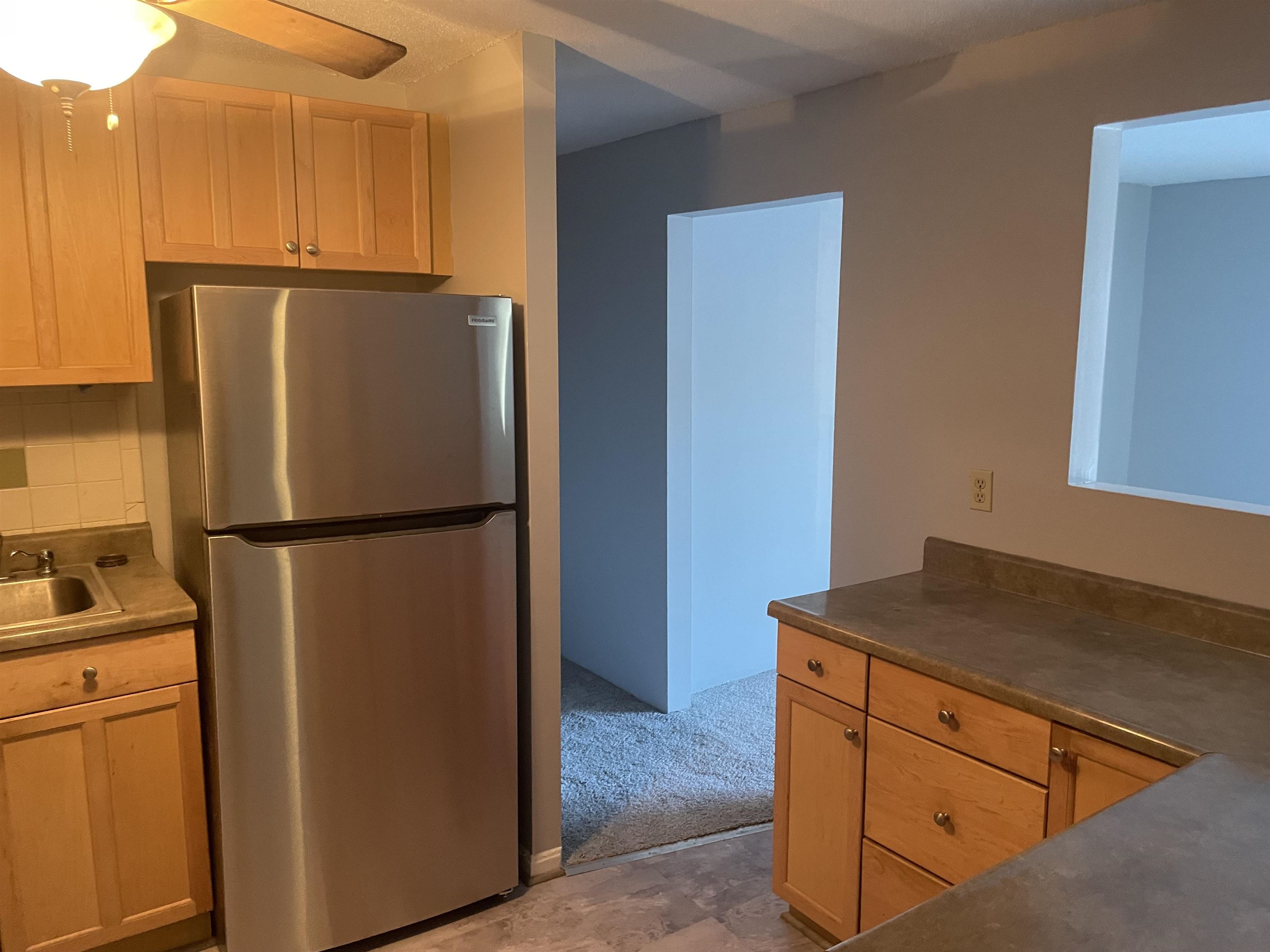 121 English Village Road, Unit 204 Manchester, NH 03102 - Photo 6 of 18