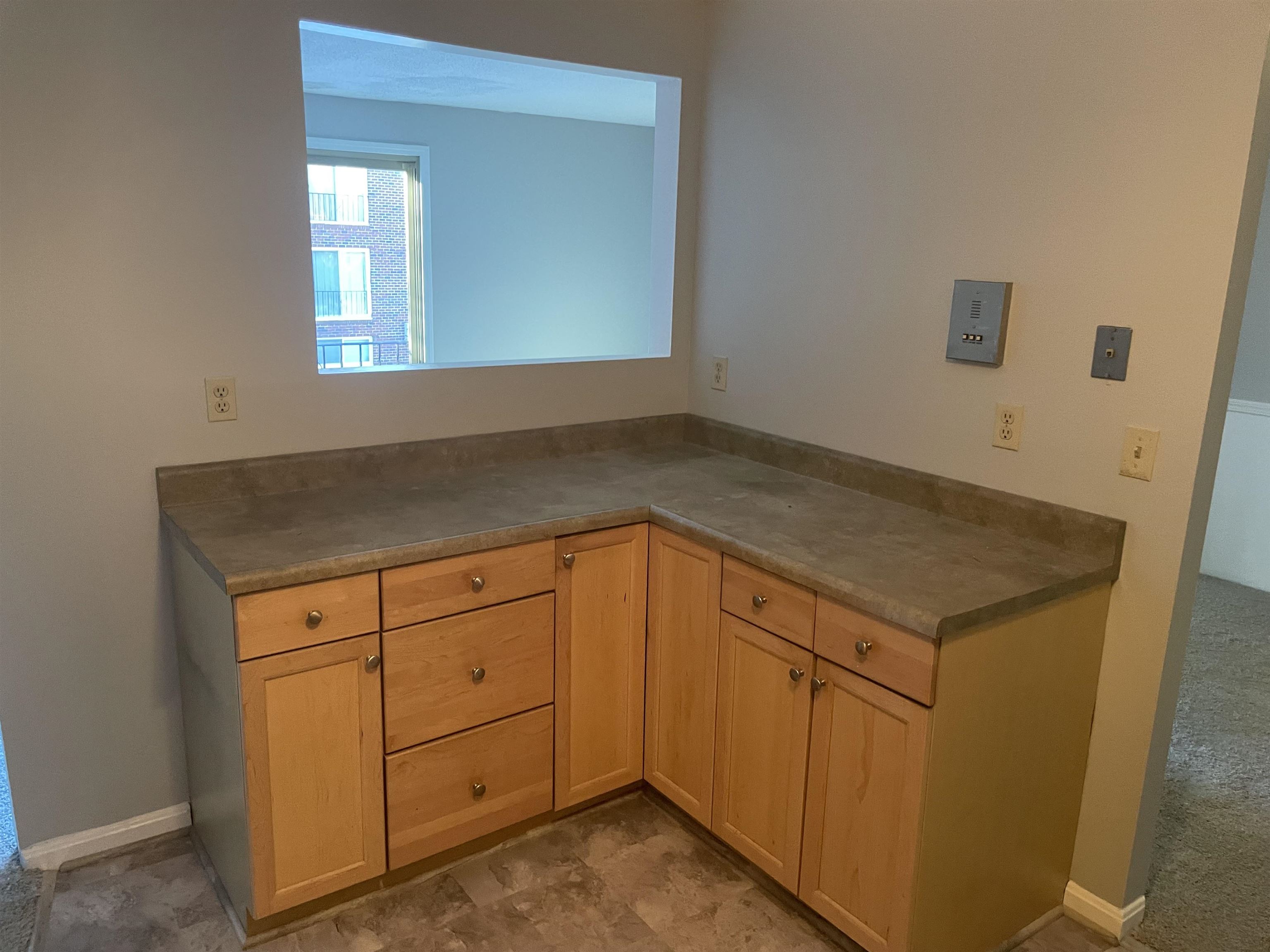 121 English Village Road, Unit 204 Manchester, NH 03102 - Photo 8 of 18