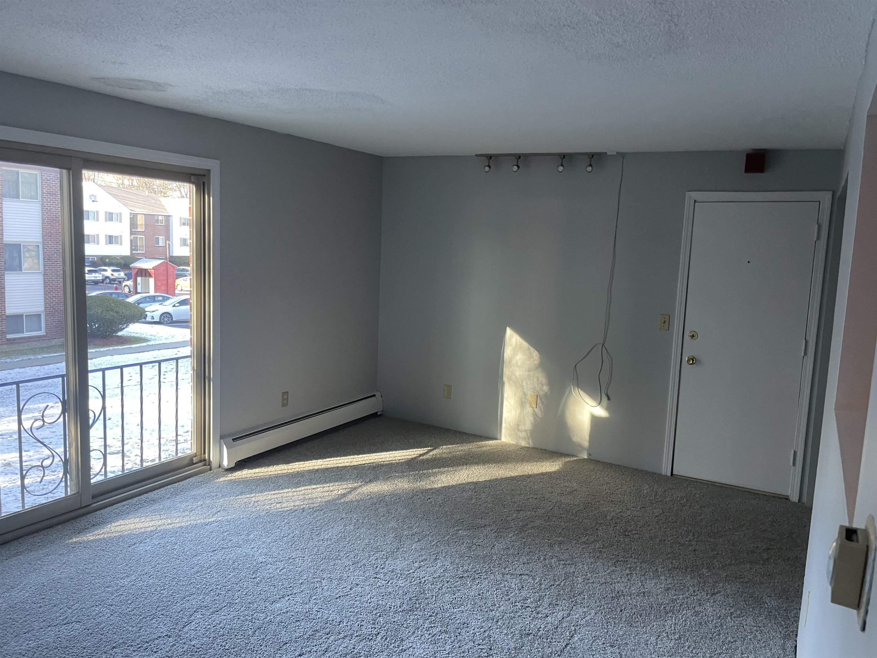 121 English Village Road, Unit 204 Manchester, NH 03102 - Photo 9 of 18