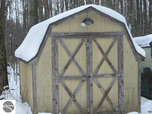1413 North Galbraith Road Mio, MI 48647 - Photo 5 of 13 1752181-4.JPG