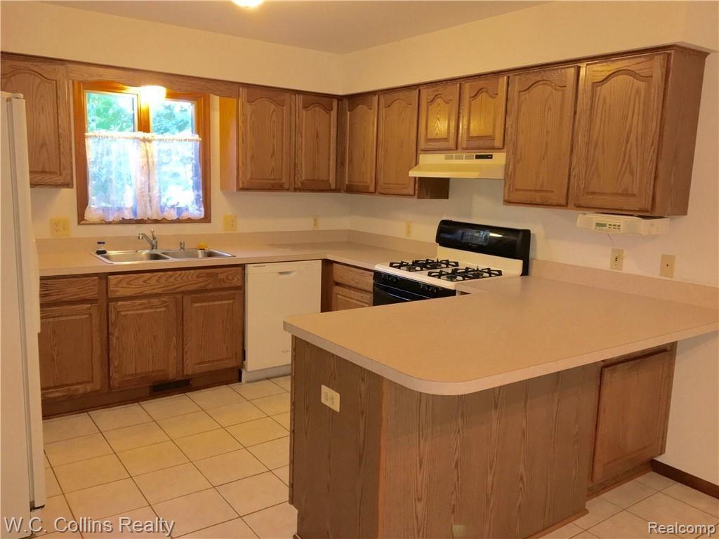 47625 Card Road Macomb, MI 48044 - Photo 6 of 24 IMG_2222.jpg