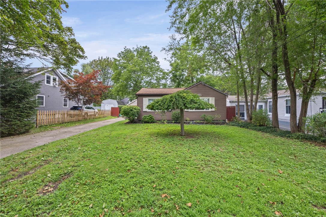 11 Seacliffe Road Irondequoit, NY 14622 - Photo 4 of 50 Gallery Image 4