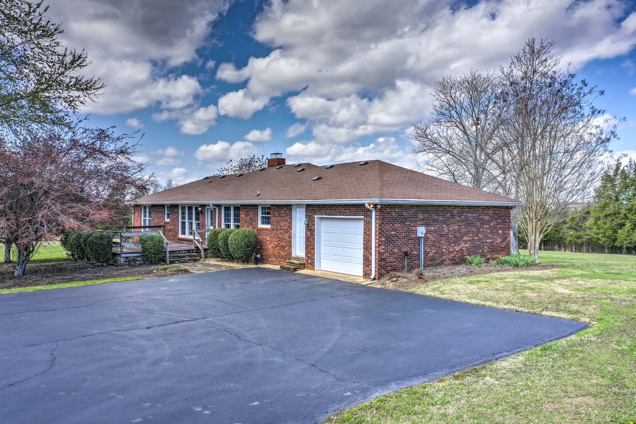 223 Lohman Road Mount Juliet, TN 37122 - Photo 4 of 15 a front view of a house with a yard