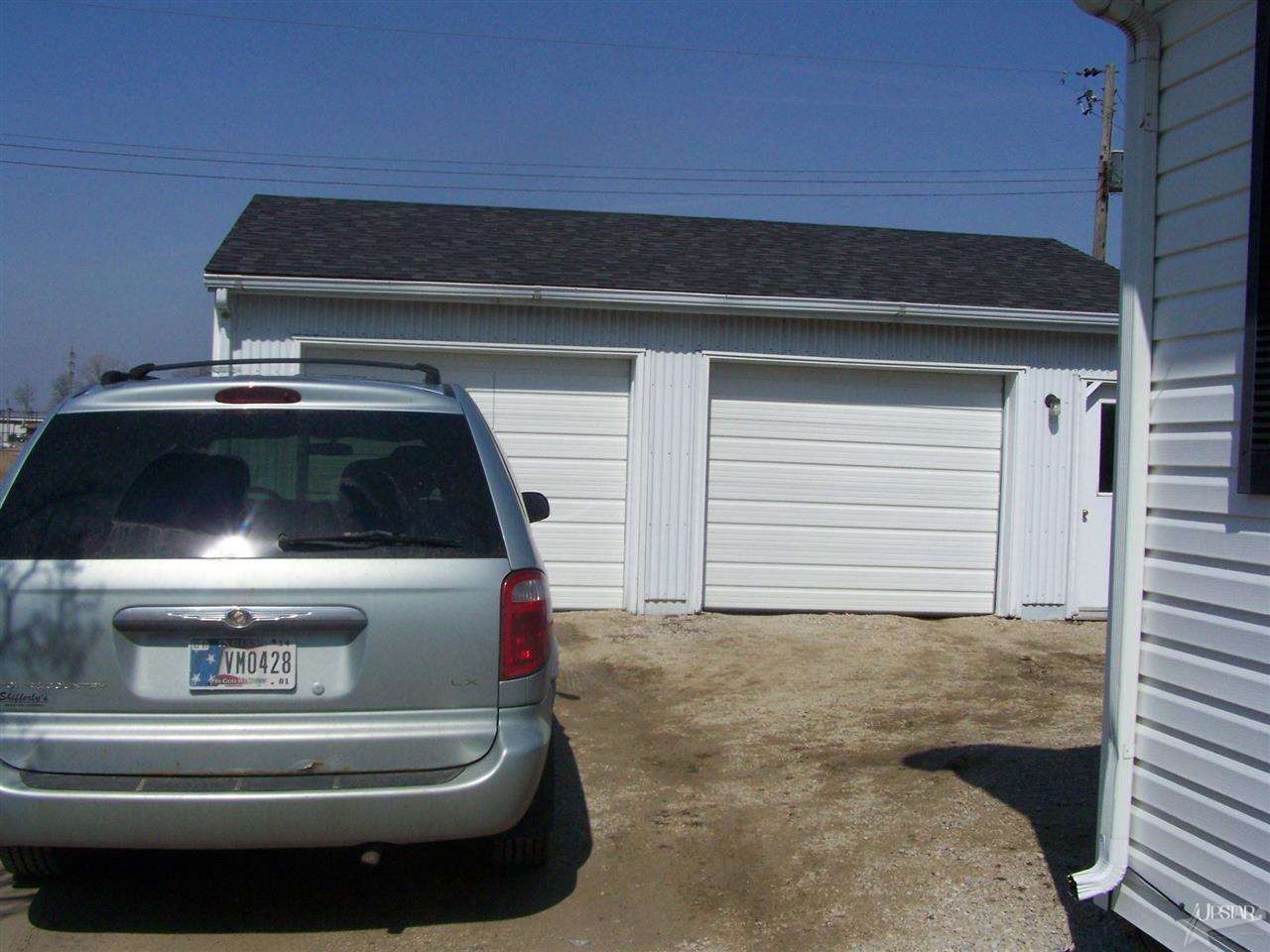 1110 West Marshall Street Decatur, IN 46733 - Photo 2 of 18