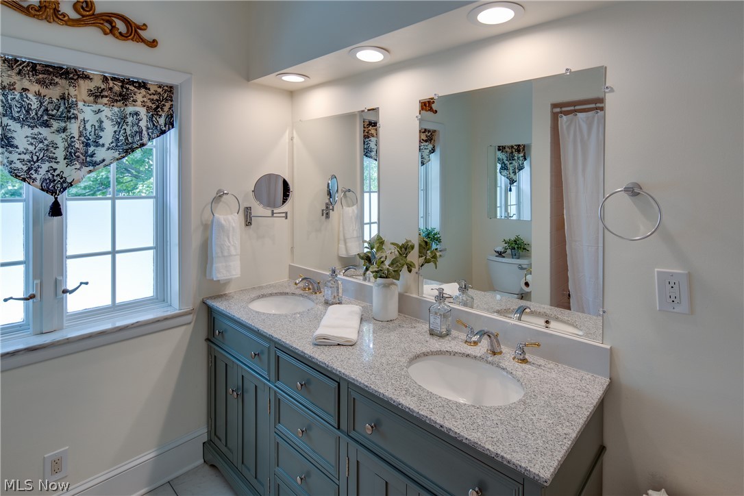 2977 Fontenay Road Cleveland, OH 44120 - Photo 22 of 32 Hallway bath; remodeled in 2019 with new double vanity, flooring, and fixtures.