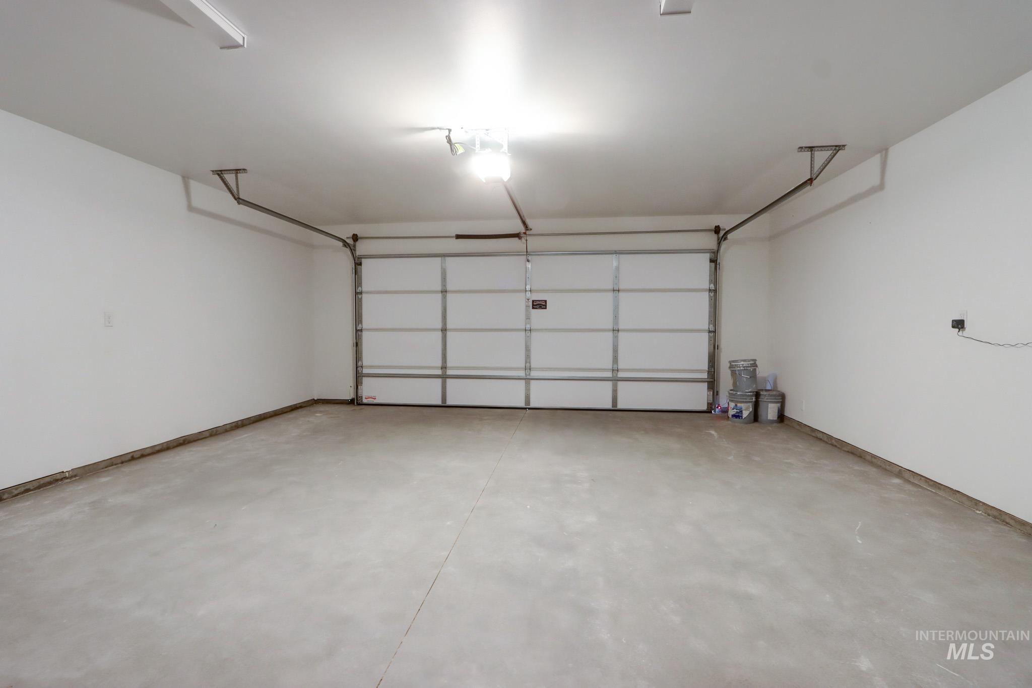 824 North 5th Street Nyssa, OR 97913 - Photo 22 of 23 View of garage