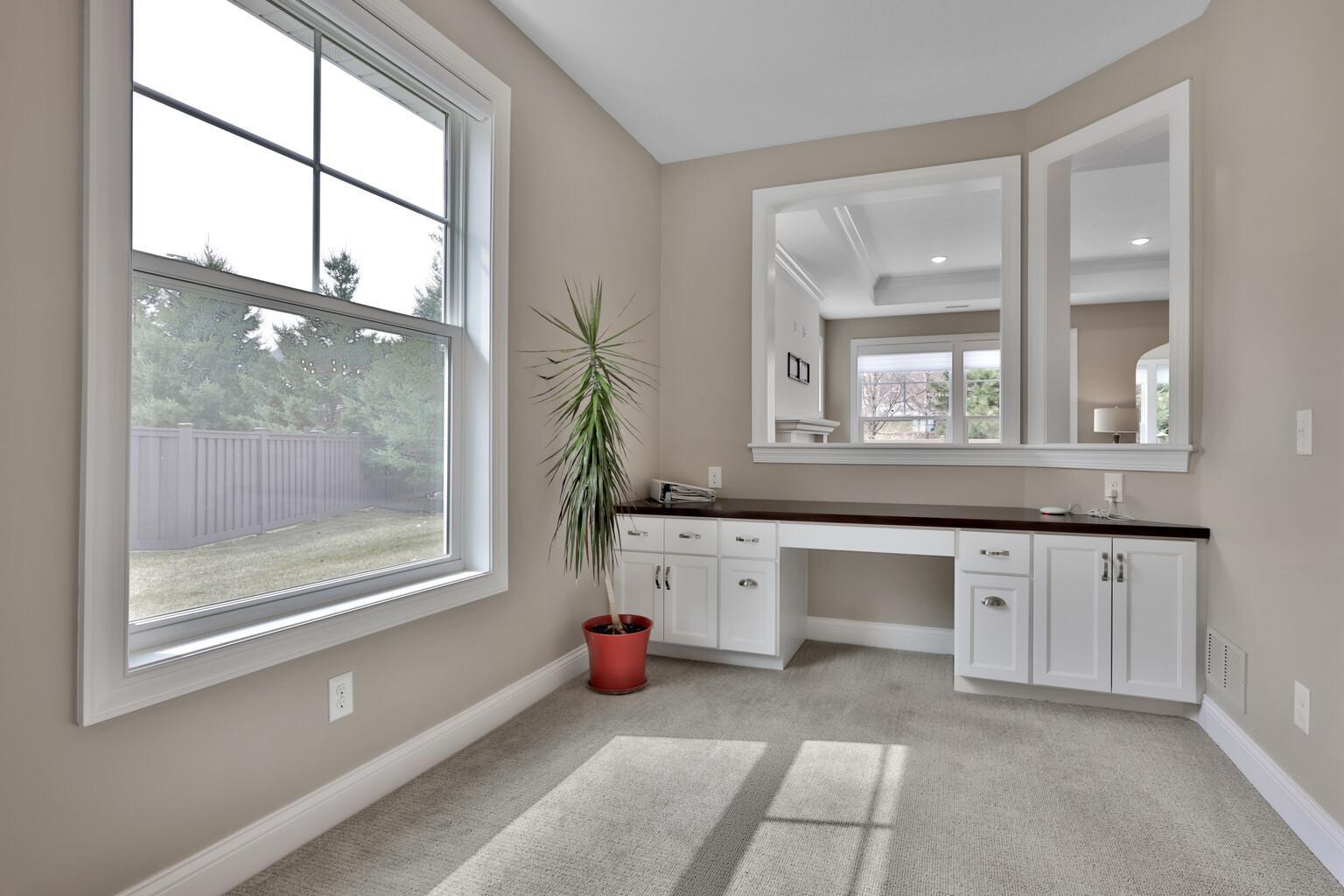 5042 Dale Ridge Road Woodbury, MN 55129 - Photo 11 of 45 Gallery Image 11