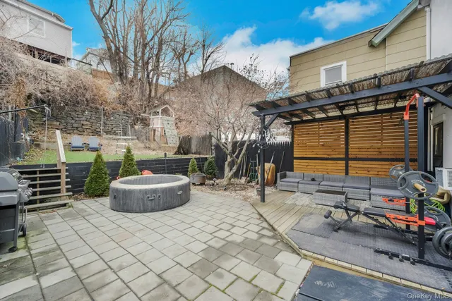 $700,000 | 10 Everett Street, New Rochelle, NY 10801