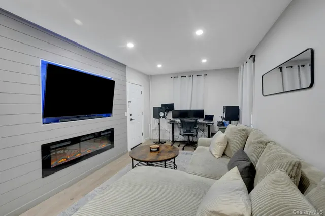 $700,000 | 10 Everett Street, New Rochelle, NY 10801