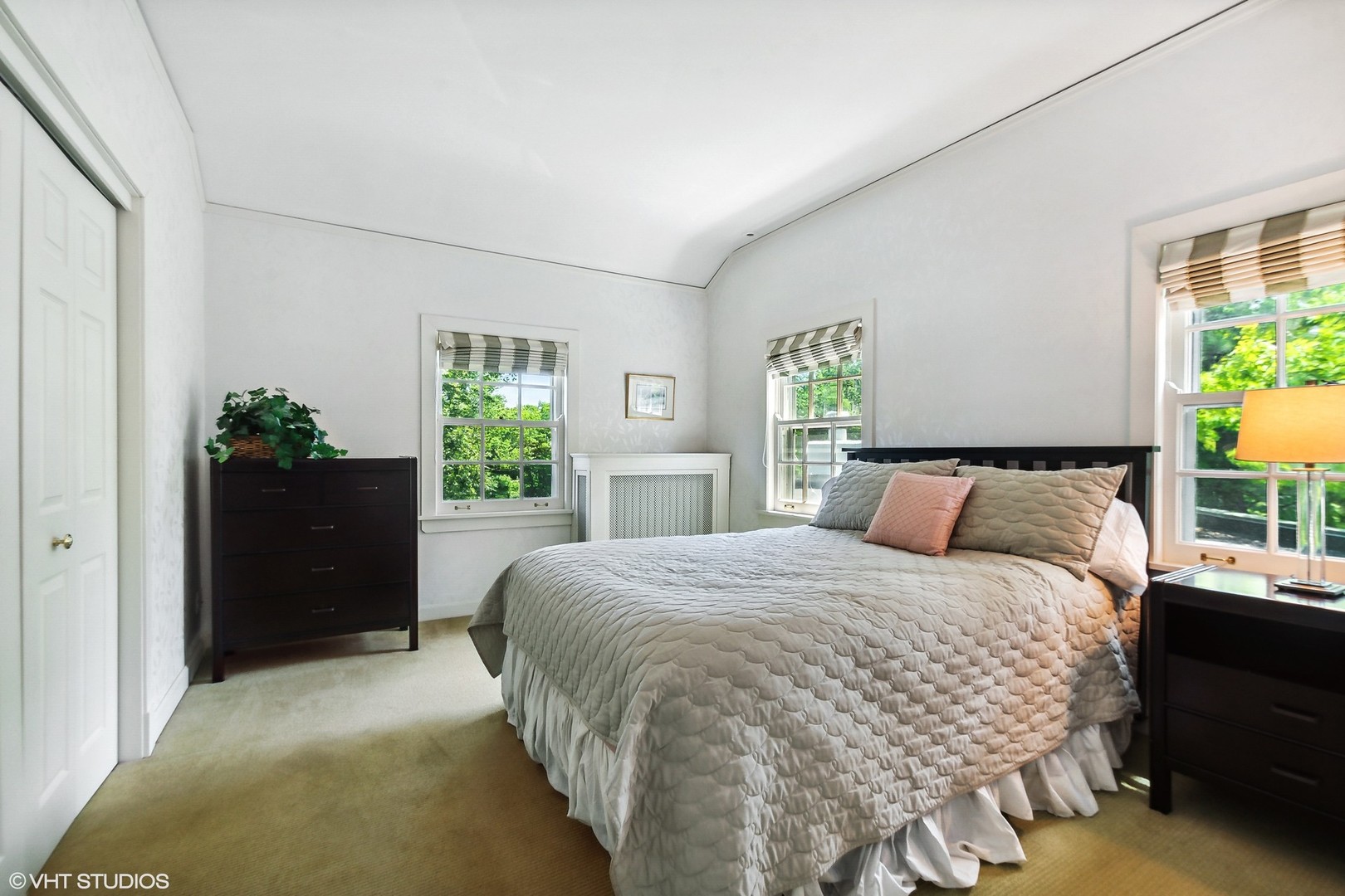 5 West County Line Road Barrington Hills, IL 60010 - Photo 32 of 77 a bedroom with a bed and a window