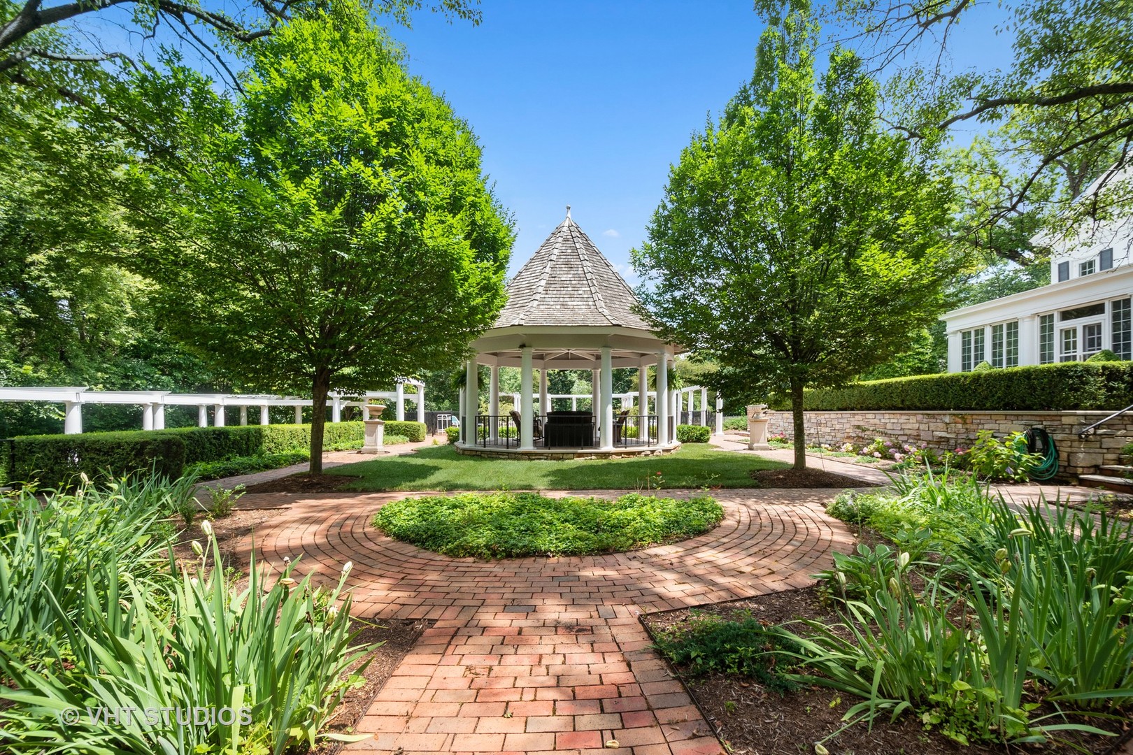 5 West County Line Road Barrington Hills, IL 60010 - Photo 43 of 77 a front view of a house with yard and green space