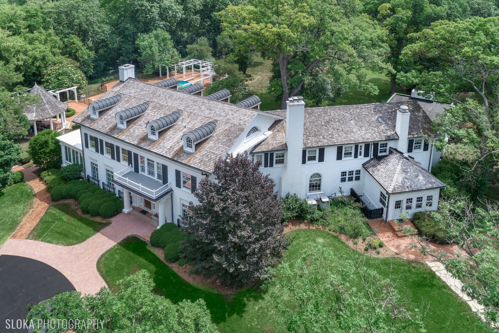 5 West County Line Road Barrington Hills, IL 60010 - Photo 5 of 77 an aerial view of a house with a garden