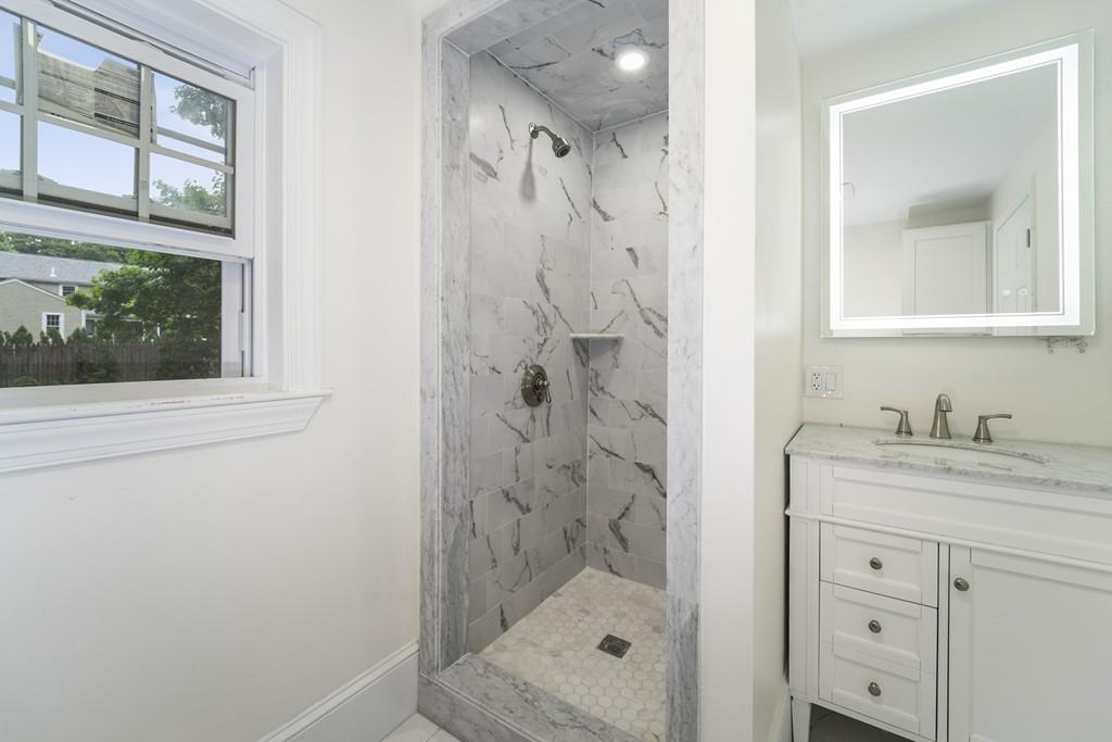 4 Nottingham Way Walpole, MA 02071 - Photo 4 of 13 Gallery Image 4