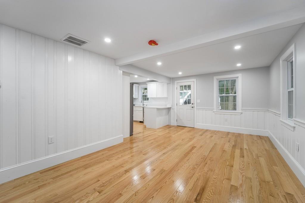 4 Nottingham Way Walpole, MA 02071 - Photo 6 of 13 Gallery Image 6