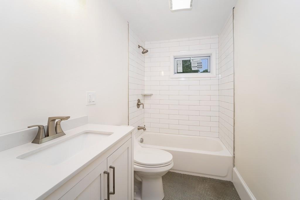 4 Nottingham Way Walpole, MA 02071 - Photo 8 of 13 Gallery Image 8