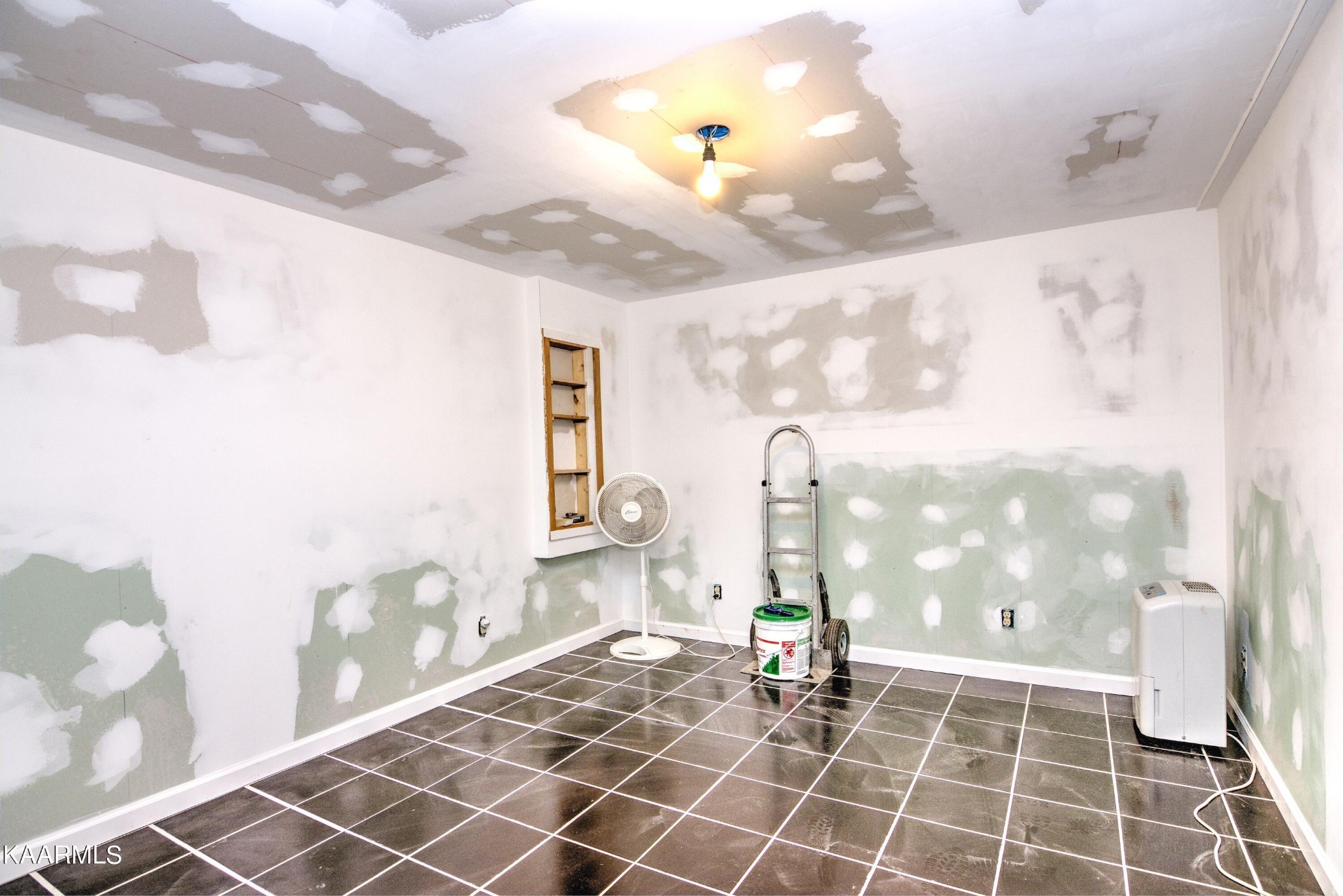 1311 Belltown Road Tellico Plains, TN 37385 - Photo 13 of 58 a picture of a bathroom