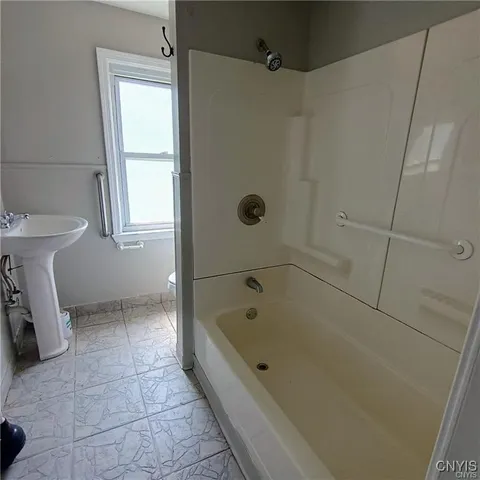 $2,200 | 227 Hixson Avenue, Syracuse, NY 13206